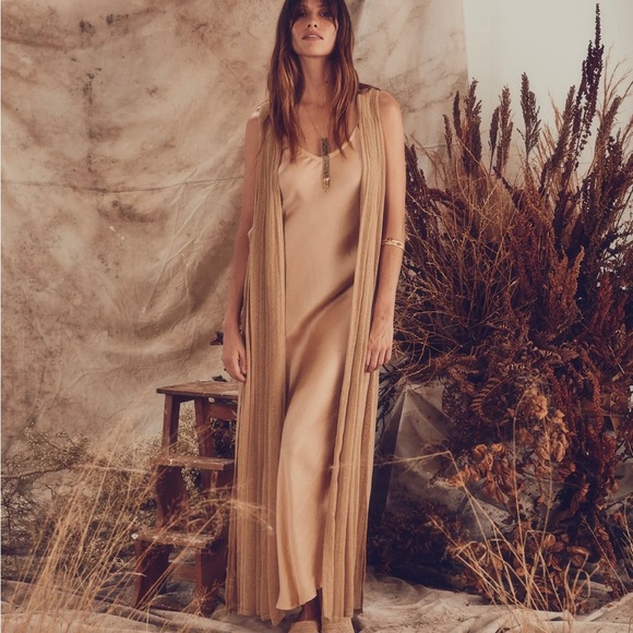 Vegan Silk Slip Dress 💗 The White Raven: Champagne S 🥂 - Picture 9 of 15